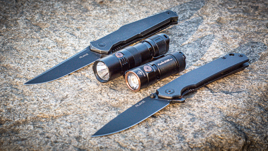 Fenix PD25R a E18R V2.0. Nože Ruike P108 a P801.